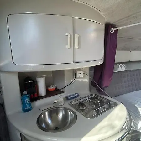 Refuge Marin - Twins Boat 船屋 *